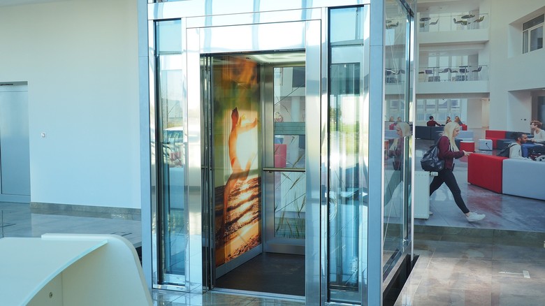 Výtah bez strojovny LC maxi v&nbsp;ocelové konstrukci (LiftComponents)