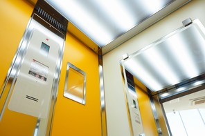 Dvouvrstvé stěny kabiny – pozinkovaný plech + laminát Polyrey (více než 200 barev) Lift Components s.r.o.